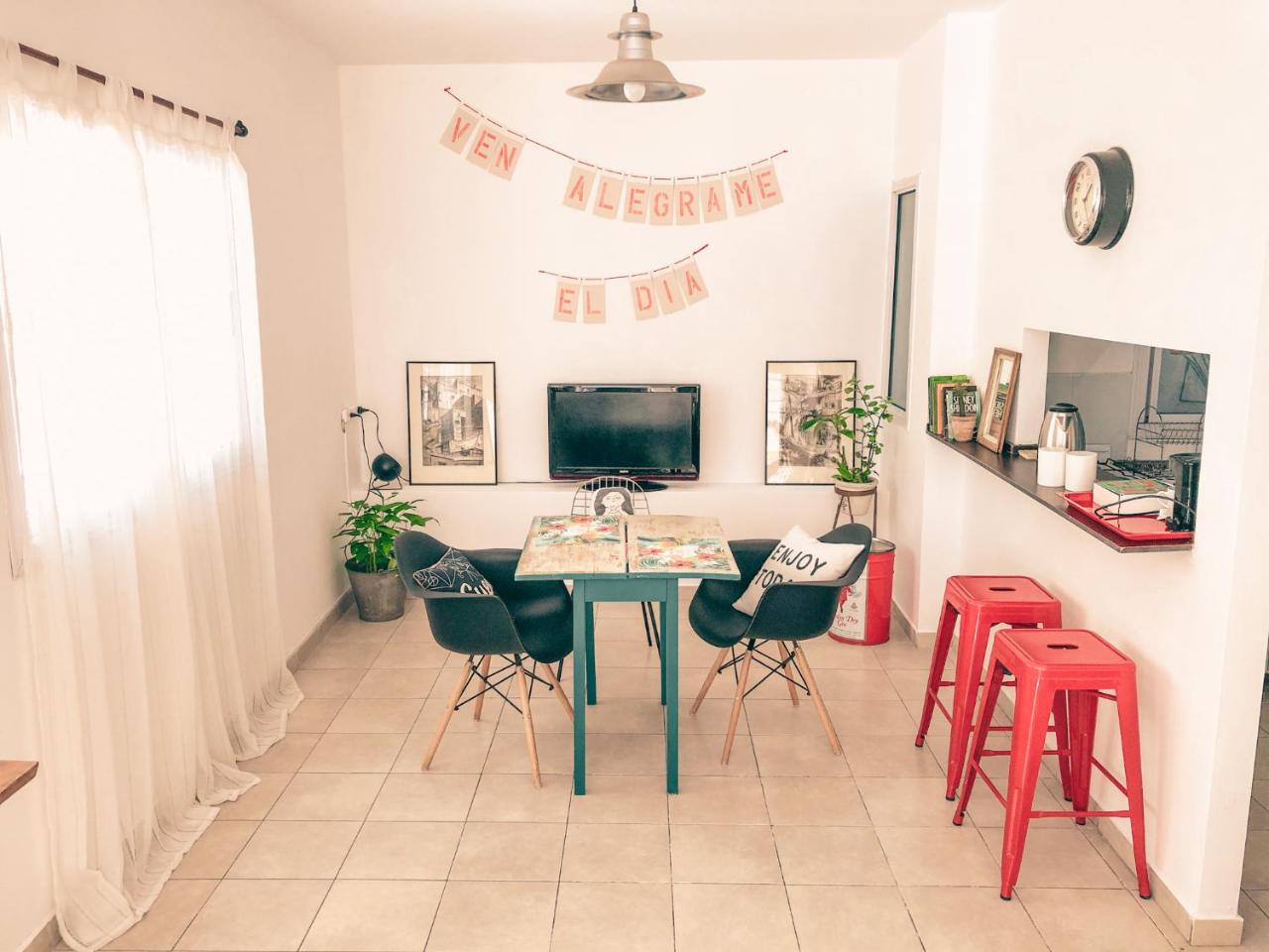 CUATRO Design Apartment