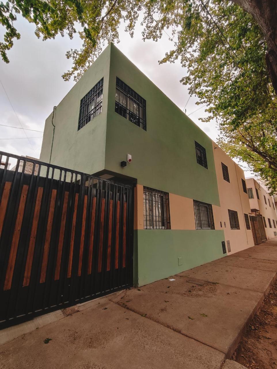 Casa RENATO Estacionamiento privado Churrasquera