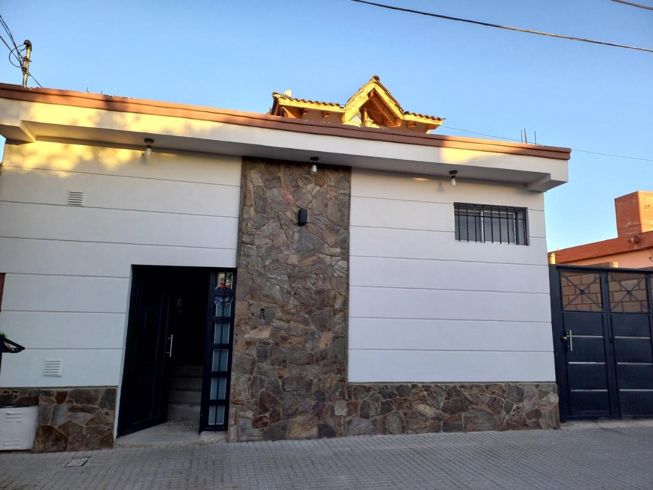 Alquilo p/temporada casa en san luis con Piscina p/15personas