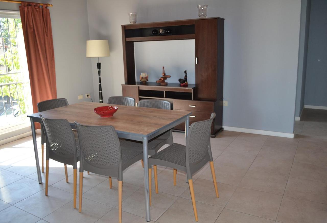 Departamento completo, cochera, parrilla. Zona Parque Central