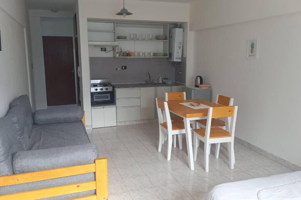 Departamento en pleno centro con cochera