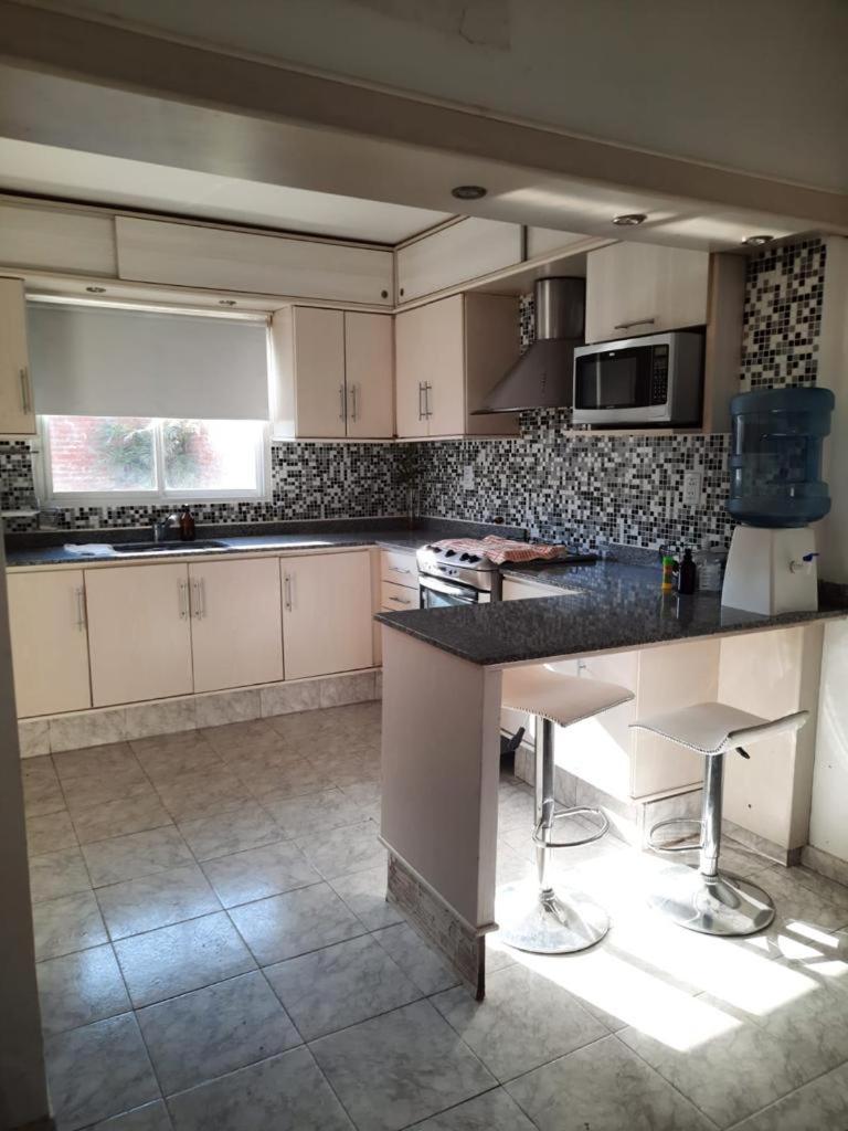 Biti. Casa de alquiler cerca del cincuentenario