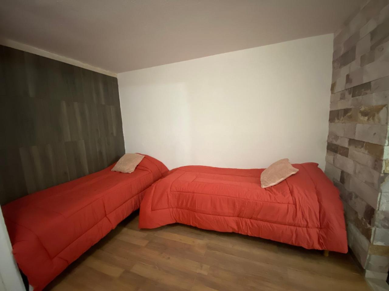 Casa a 2 K del aeropuerto de Neuqun - para 5 o 6 personas