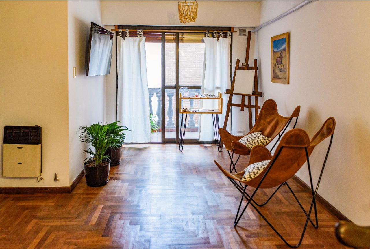 Cosy local artist s flat, central location