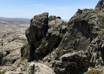 la-muralla-china-argentina-donde-esta-el-increible-sendero-de-piedra-oculto-en-las-sierras