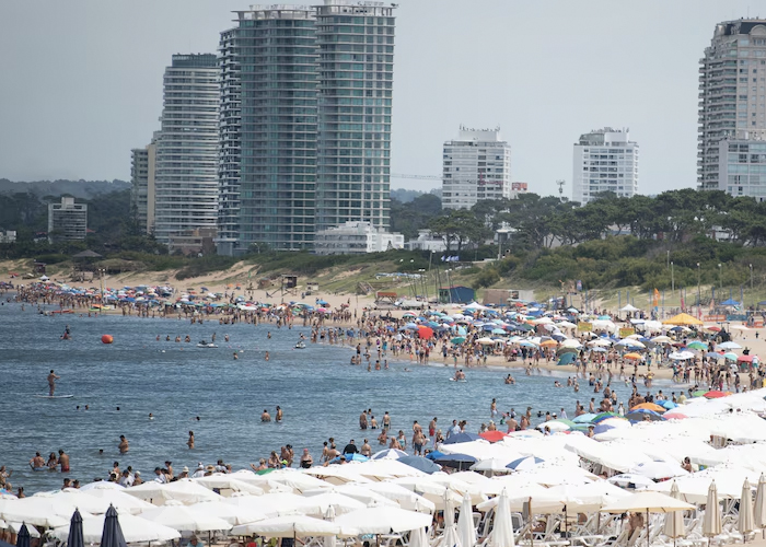 turismo-en-uruguay-crecio-la-llegada-de-argentinos-y-se-redujeron-los-viajes-al-exterior