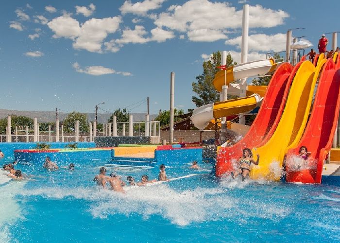 De Los Serranitos . Parque acu�tico - Qu� hacer en Mina Clavero