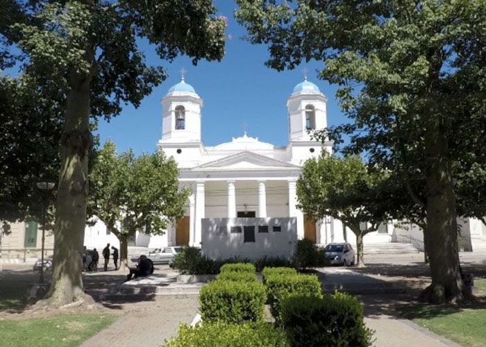Conocer la Plaza San Lorenzo de Navarro - Qu� hacer en Navarro