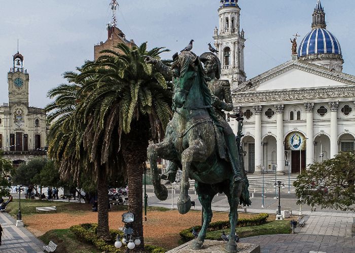 Plaza 1� de Mayo y sus edificios hist�ricos - Qu� hacer en Paran�